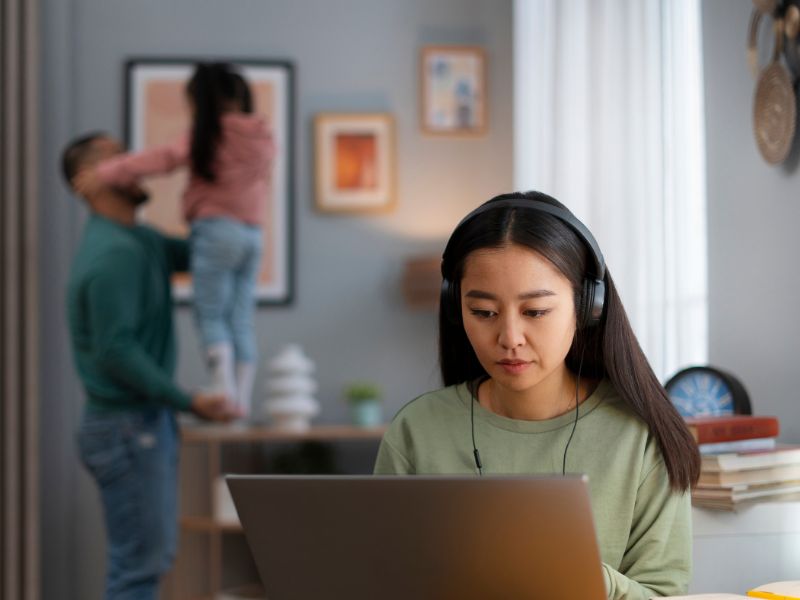 Học viên có thể học tập mọi lúc mọi nơi, phù hợp với người bận rộn