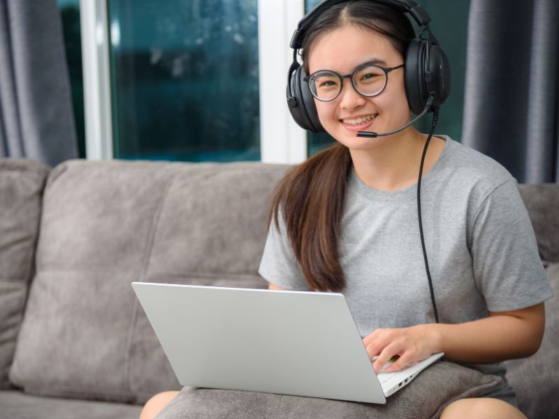 Bằng đại học từ xa được công nhận giá trị về mặt pháp lý, tương đương các hệ đào tạo khác Đại học từ xa có bằng chính quy không? Bằng đại học từ xa được công nhận giá trị về mặt pháp lý, tương đương các hệ đào tạo khác