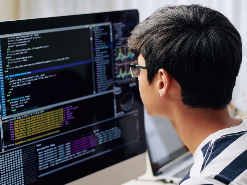 Học Công nghệ thông tin online phù hợp với nhiều đối tượng
