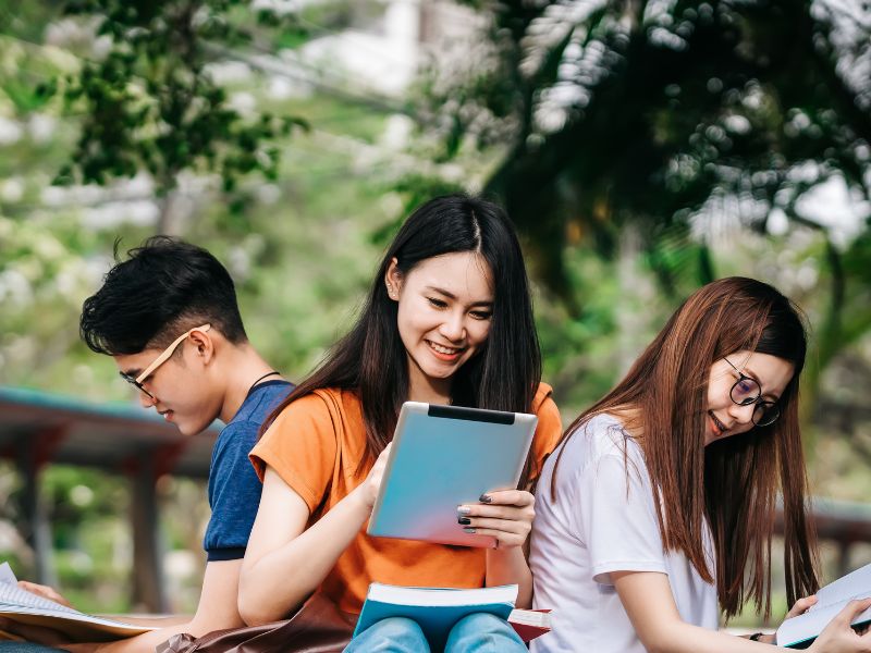 Phương thức xét học bạ giúp tăng khả năng trúng tuyển ngành Quản trị Kinh doanh Điểm chuẩn Quản trị Kinh doanh. Phương thức xét học bạ giúp tăng khả năng trúng tuyển ngành Quản trị Kinh doanh
